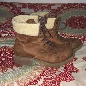 Lace up combat boots with faux fur